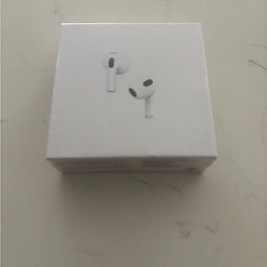 Apple AirPods 3 with MagSafe Charging Case